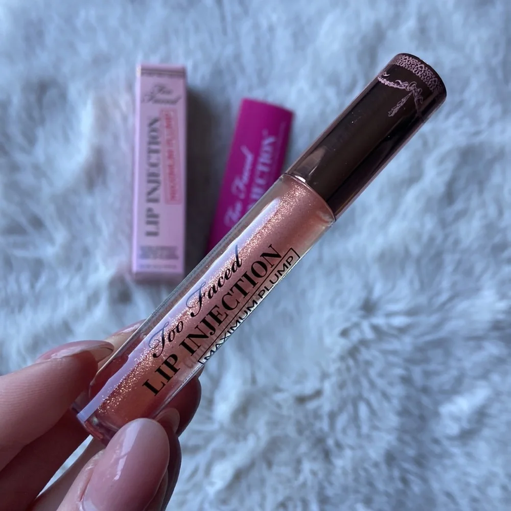 Too Faced Lip Injection Maximum Plump Lip gloss  Cotton candy kisses peachy pink